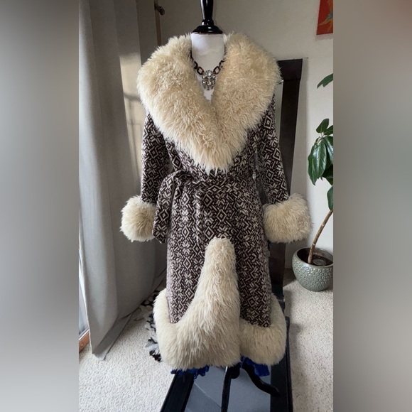 Magical Vintage 60’s-70’s Afghan Penny Lane embroidered shearling coat ✨ - Picture 2 of 6